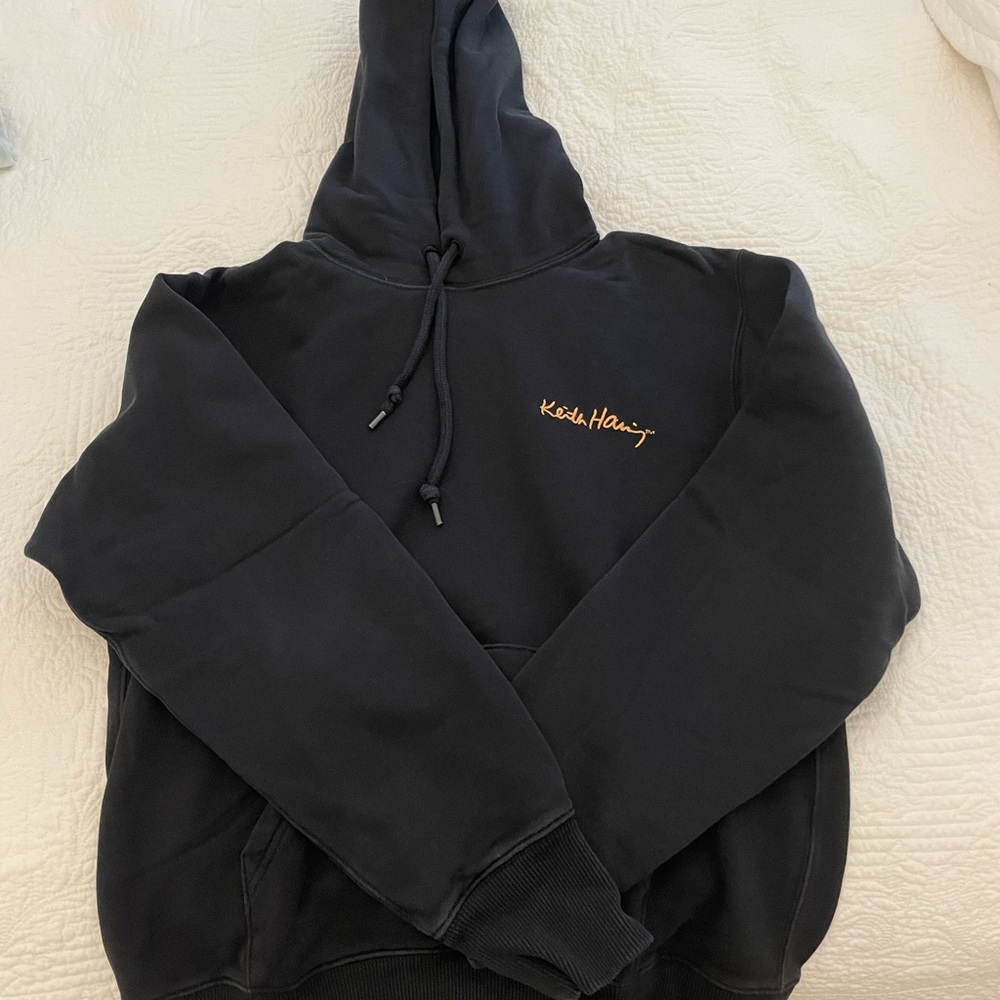 Black sweatshirt